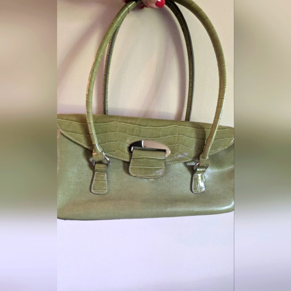 Elegant Green Crocodile-Embossed Women's Bag